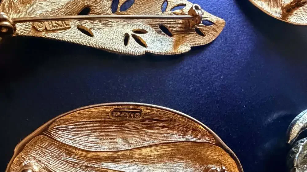 (10)Vintage Designer Gold-Tone Costume Jewelry Brooch Collection W/ Marquetry Tr